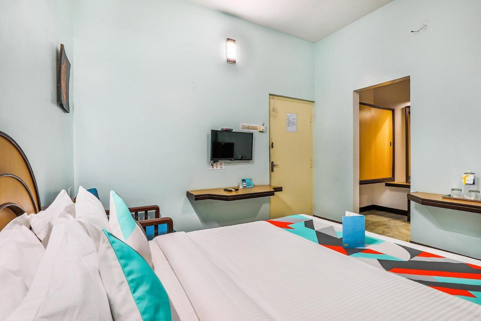 Fabexpress Santhi Inn - 500 Meters From Promenade Beach Pondicherry Exterior foto